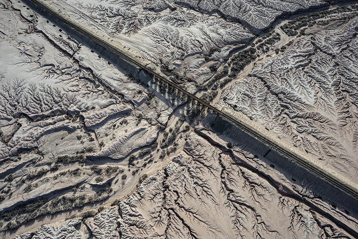 Restwert — Abandoned Tracks, California (Dietmar Eckell)