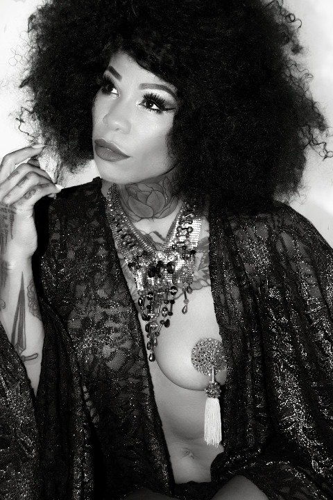 Zora Jurenkova — Backstage Burlesque, Image 7